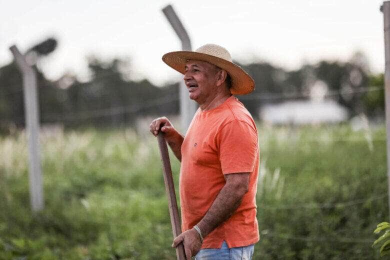 “Antes demorava muito para ir para casa e agora está um tapete”, afirma morador sobre asfaltamento de estrada de chão_6627ff4d9e086.jpeg